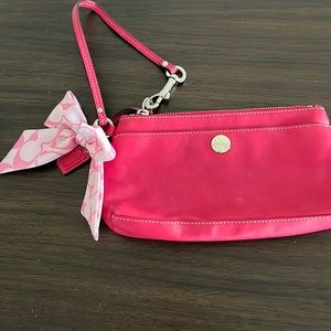 Pink coach wristlet good condition!